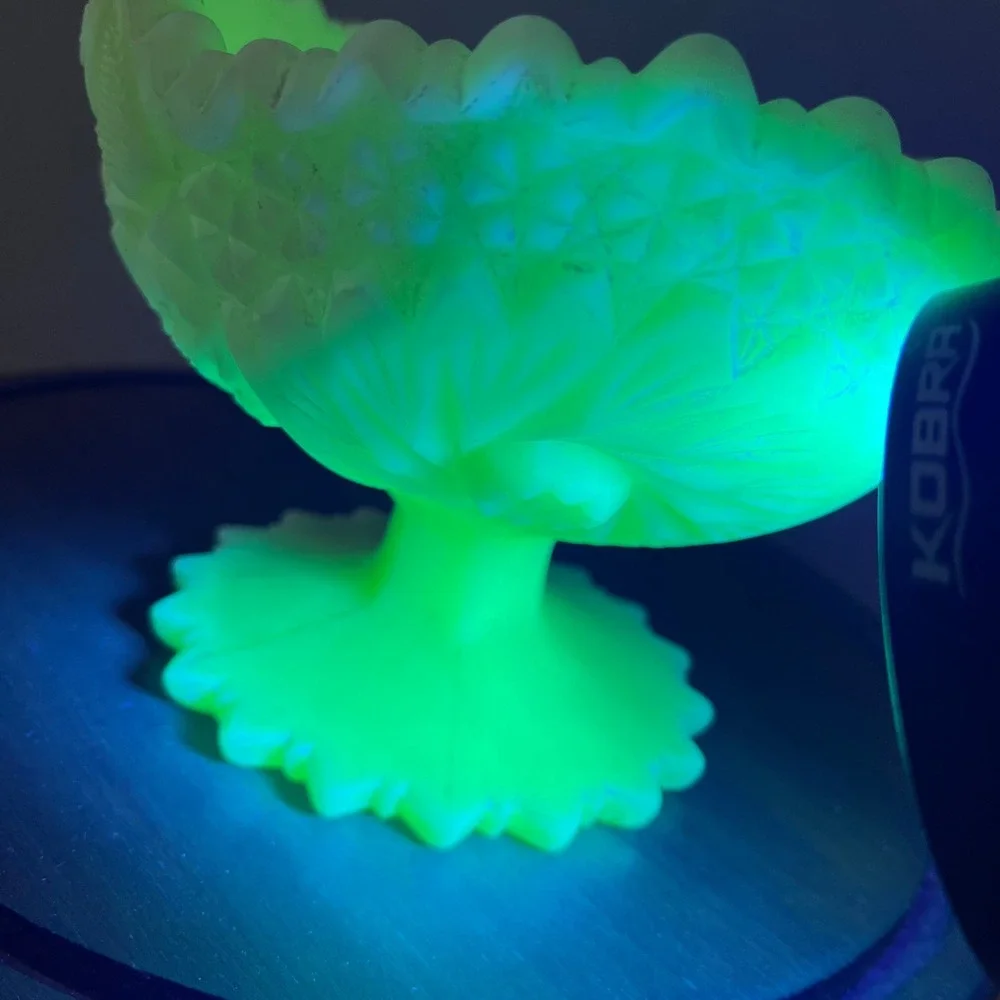Vtg Fenton Custard Uranium Glass Daisy and Button Compote Pedestal Bowl Yellow